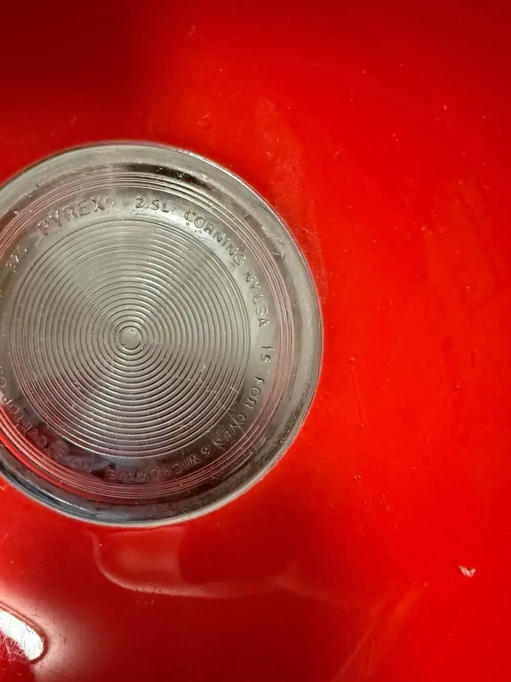 Vintage Pyrex 325 2.5L Red Mixing Bowl with Clear Bottom